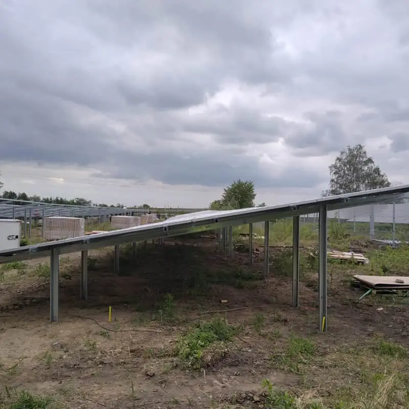 Structura-panouri-fotovoltaice-la-sol-4V-4-vertical-2-stalpi-10.jpg Structura montaj panouri fotovoltaice la sol 4V (4 vertical – 2 stalpi)