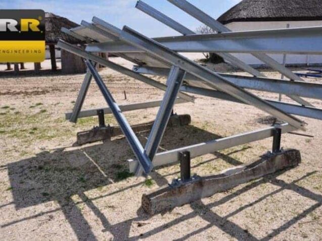 Structuri panouri fotovoltaice pe traverse de beton