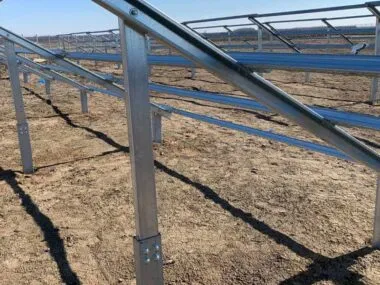 Sisteme montaj panouri fotovoltaice la sol {{brizy_dc_image_alt imageSrc=