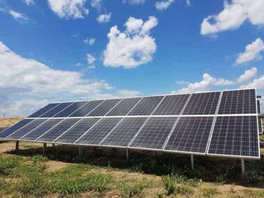 Sisteme montaj panouri fotovoltaice la sol 2V-Irigatii (cu 2 stalpi egali)