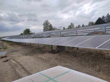 Structura montaj panouri fotovoltaice la sol 3V (3 vertical, 2 stalpi)